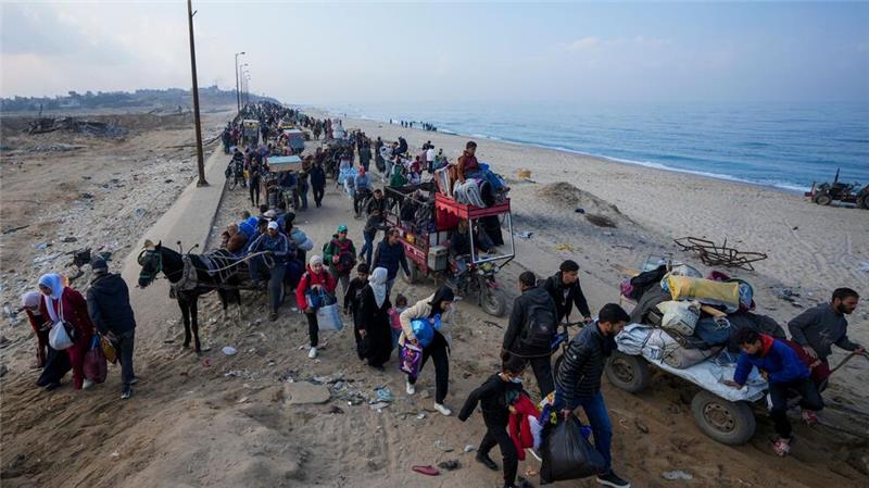 Trump will US-Übernahme von Gaza - was bedeutet das? Vertriebene Palästinenser kehren in ihre weitgehend zerstörten Wohnorte zurück. (Archivbild)