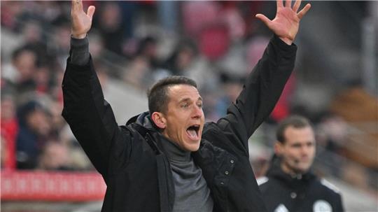 Verzweifelt in Mainz: Wolfsburgs Trainer Daniel Bauer.