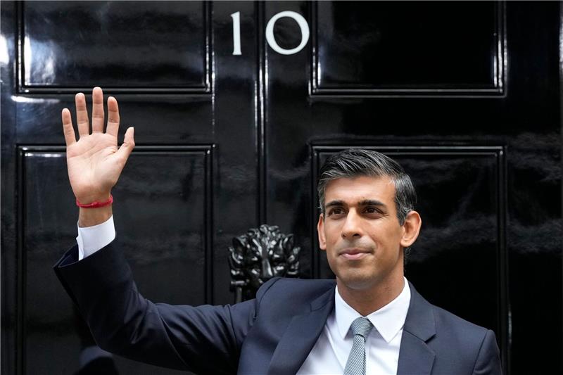 Premier Sunak überrascht Regierungsmitarbeiter mit Anruf Via Twitter dankte Großbritanniens Premier Sunak allen Britinnen und Briten, die an Weihnachten arbeiten, für ihr «Opfer».