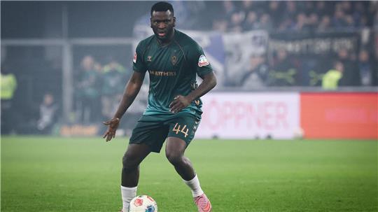 Victor Boniface von Werder Bremen muss weiter auf eine Diagnose warten. (Archivbild)