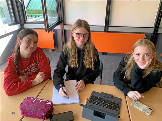 Victoria Barrero San Jose (Spanien), Jolina Habich (CvD) und Tyra Daleskog (Schweden) haben am Projekt teilgenommen. Foto: Privat