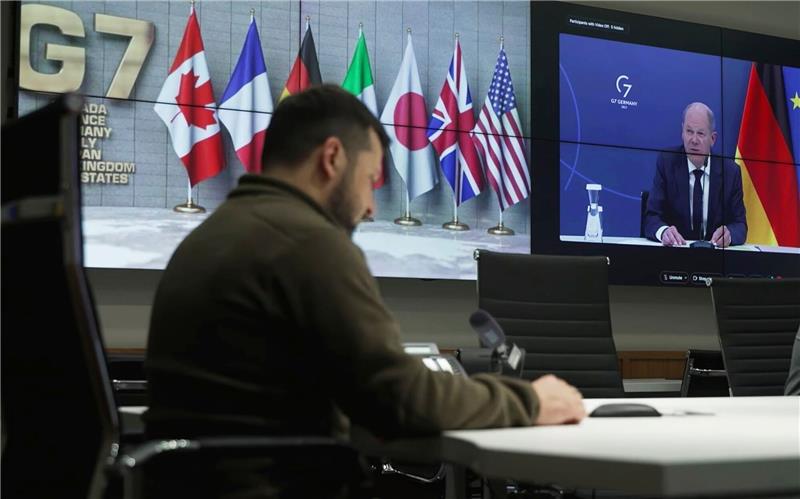 G7 will Putin für Kriegsverbrechen zur Rechenschaft ziehen Videokonferenz der G7-Staaten und der Ukraine. Hier Wolodymyr Selenskyj (l) und Bundeskanzler Olaf Scholz.