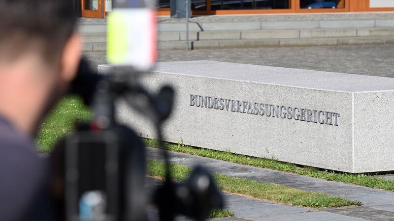 Panne am Verfassungsgericht? Wahlrechtsurteil vorab im Netz Viel Aufmerksamkeit hat das Bundesverfassungsgericht wegen der Urteilsverkündung zur Wahlrechtsreform.