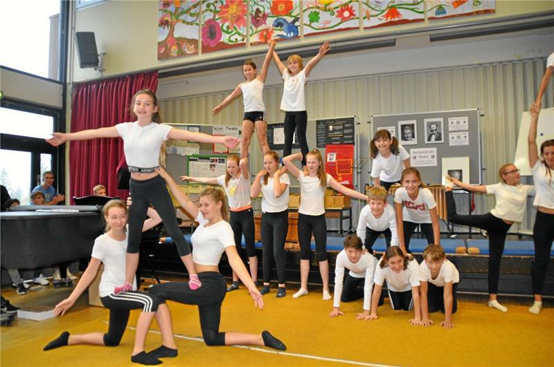Viel Beifall erhielten die Schülerinnen und Schüler für ihre akrobatischen Darbietungen.
