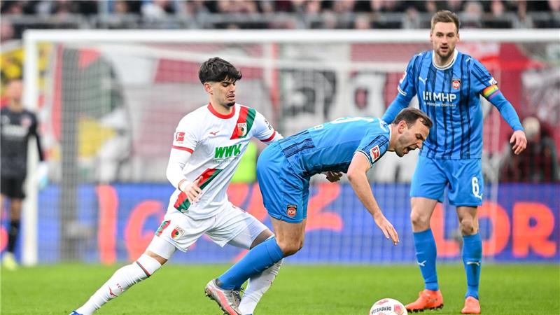 „Unfassbar bitter“: Heidenheims Hoffnung schwindet nach 0:1 Viel K(r)ampf herrscht im Spiel zwischen Augsburg und Heidenheim.