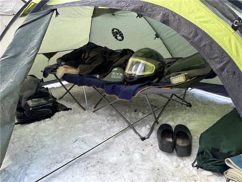 Viel Platz ist nicht, aber für zwei Nächte reicht es. Viele Gespannwagenfahrer haben sich sogar ein Feldbett mit nach St. Andreasberg genommen.