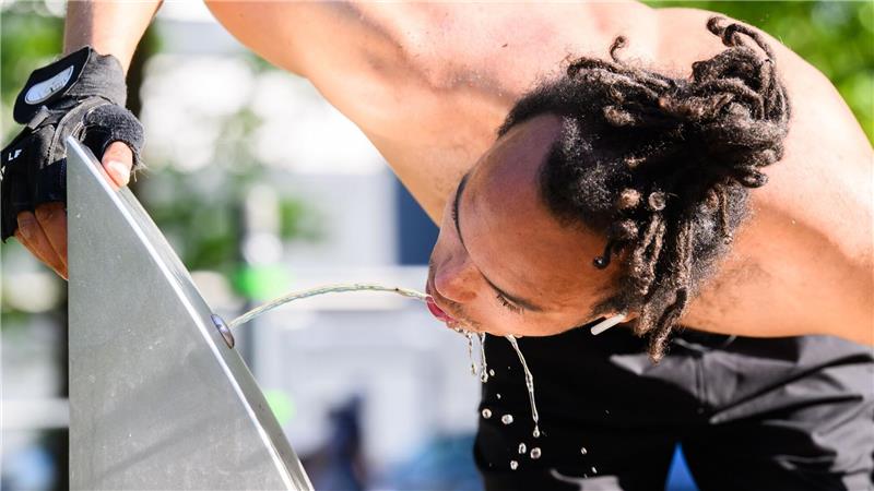 Heißester Tag des Jahres - Unwetter beenden die Hitzewelle Viel trinken, lautete die Devise in der Hitze.