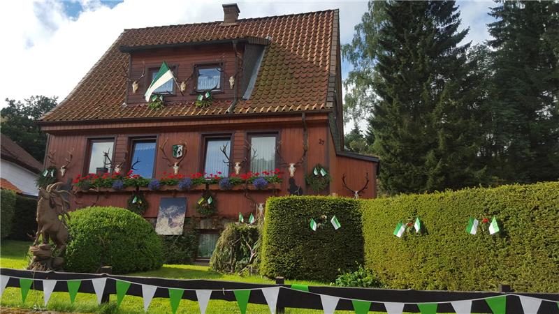 Viele Altenauer schmücken ihr Haus passend zum Heimatfest, es gibt sogar einen Fassadenwettbewerb.