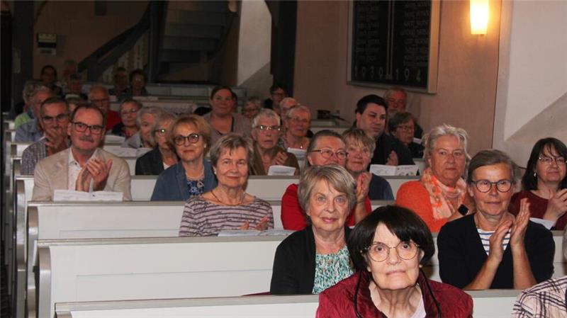 Werlaburgdorf: Flötengruppe feiert 40. Jubiläum mit 20 Mitgliedern Viele Besucher lauschten beim Jubiläum den Klängen der Flötengruppe.