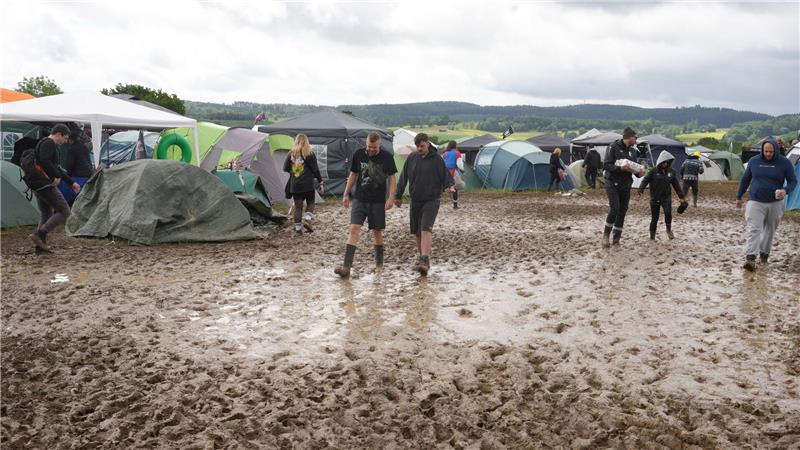 Festival-Saison startet mit Rock im Park und Rock am Ring Viele Camper setzen bei Rock am Ring auf Gummistiefel, um trockene Füße zu behalten.