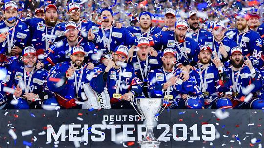 Viele DEL-Trainer sehen das Ende der Titel-Durststrecke für die Adler Mannheim gekommen. (Archiv)