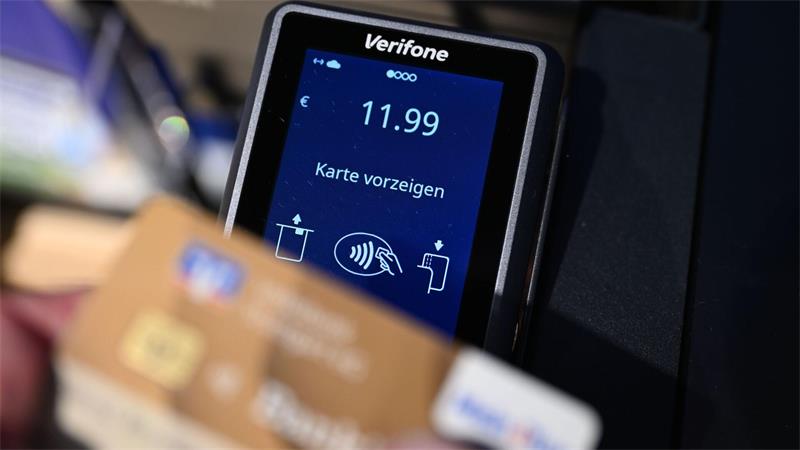 Viele Einkäufe werden bargeldlos bezahlt, oft kontaktlos quasi im Vorbeigehen. (Symbolbild)