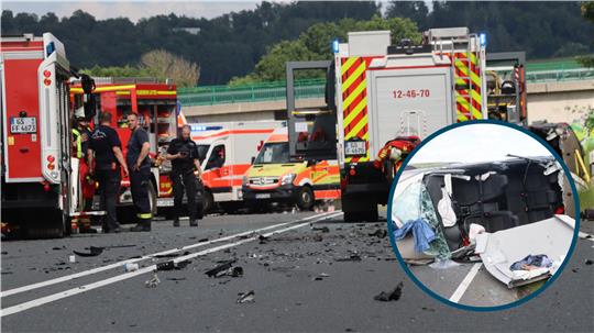 Nach der Kollision fanden die Einsatzkräfte ein großes Trümmerfeld auf der B82 vor.