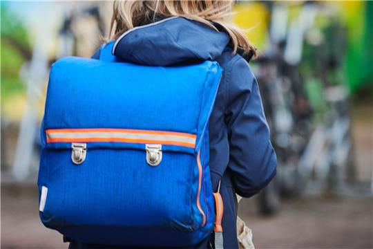 Viele Eltern bringen ihre Kinder aus Angst morgens zur Schule und holen sie später wieder ab.