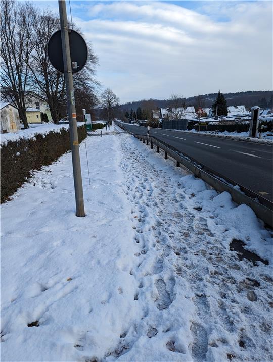 Viele Fußspuren im Schnee: Auf der Strecke zwischen Heimerode und Othfresen sind einige Menschen unterwegs. Doch geräumt wird sie momentan nicht. Foto: Privat