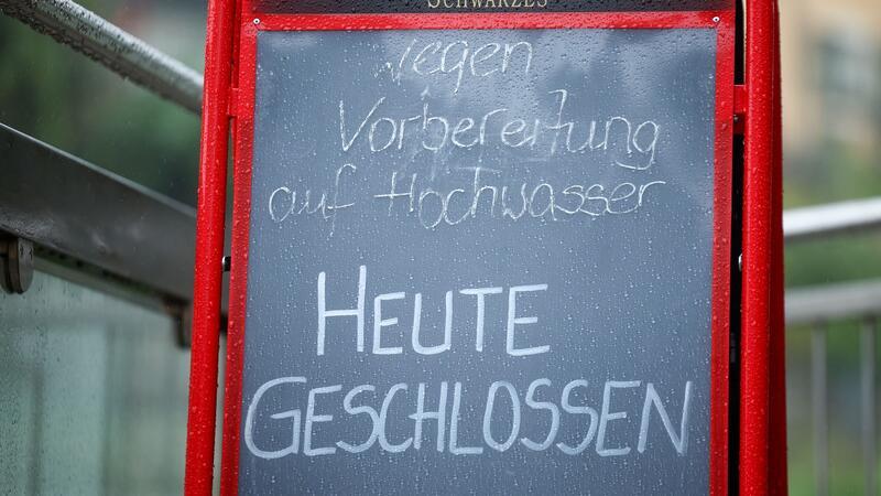 Was hat das erneute Hochwasser mit dem Klima zu tun? Viele Gastronomiebetriebe müssen wegen der Vorbereitungen aufs Hochwasser geschlossen bleiben.