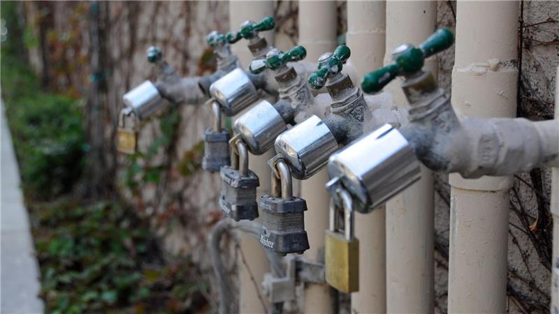 Viele Gesellschaften überschreiten ihr Kontingent an erneuerbarem Wasser und ihre langfristigen Reserven.