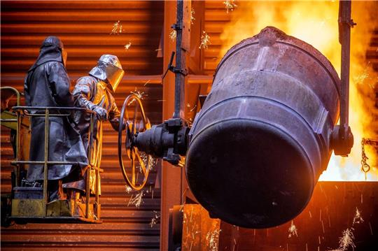 Viele Industriezweige benötigen besonders viel Energie. Die derzeitige Krise trifft sie besonders hart.