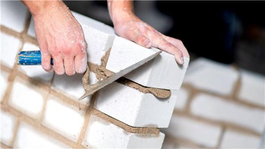 Viele Lehrstellen im niedersächsischen Handwerk sind zum Start des neuen Ausbildungsjahres unbesetzt. (Symbolbild)