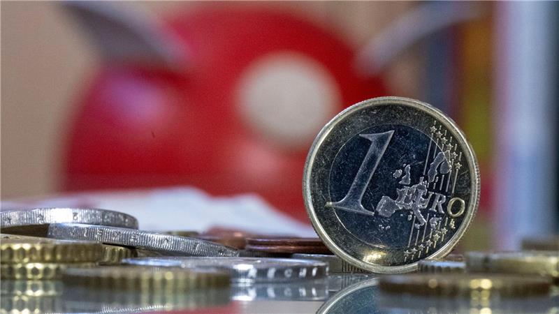 Wertpapiere statt Tagesgeld: Offensive der Sparkassen Viele Menschen in Deutschland sparen wie die Weltmeister. Viel Geld liegt auf Tagesgeldkonten, wo es in der Regel wenig Zinsen gibt. (Symbolbild)