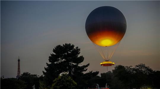 Viele Menschen in Paris hatten sich gewünscht, dass der olympische Ballon wieder in die Stadt zurückkehrt.