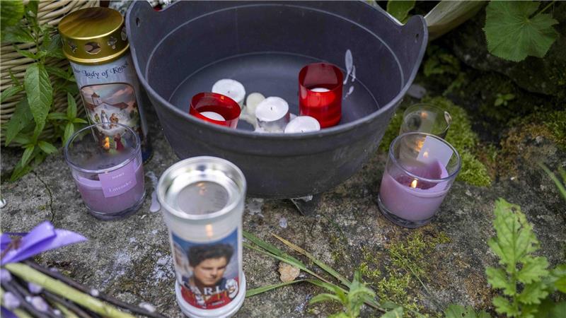 Das Grauen von Tuam: Suche nach Babyleichen hat begonnen Viele Menschen trauerten um die Babys und Kleinkinder, die wie Müll entsorgt wurden.