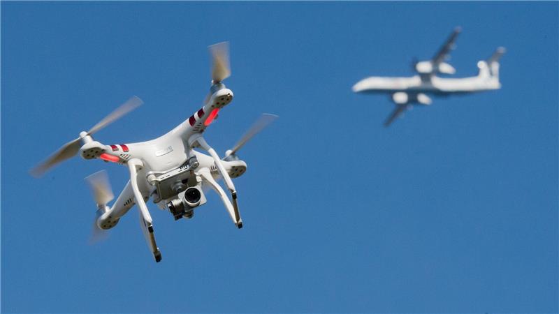 Viele Menschen vermuten Russland hinter den Drohnensichtungen. (Symbolbild)