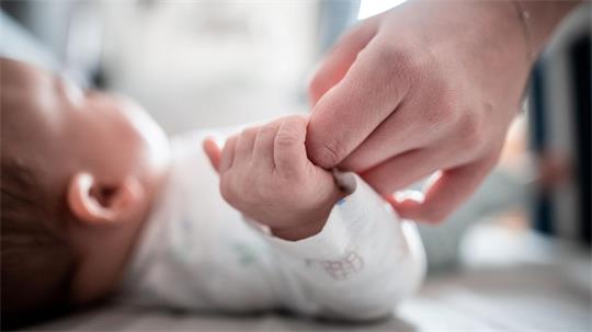 Viele Menschen wünschen sich, ein Leben mit Kindern zu führen. (Archivbild)