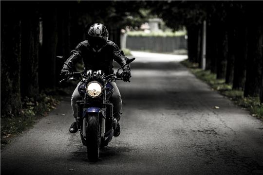 Viele Motorradfahrer waren zu schnell unterwegs. Symbolbild: Pixabay