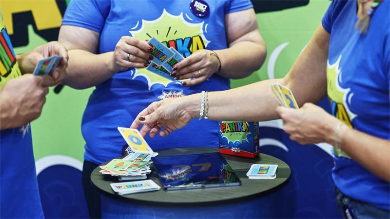 Viele Neuheiten können an den Spieltischen in Essen getestet werden. 