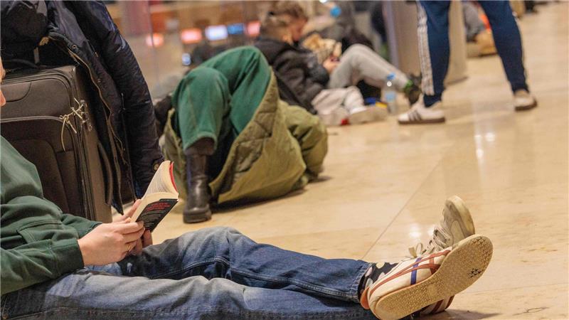 Viele Passagiere mussten ausharren.