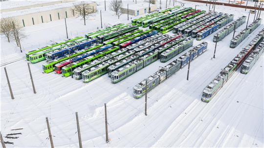 Viele Stadtbahnen der Üstra blieben in den vergangenen Tagen wegen des eisigen Wetters in den Betriebshöfen.