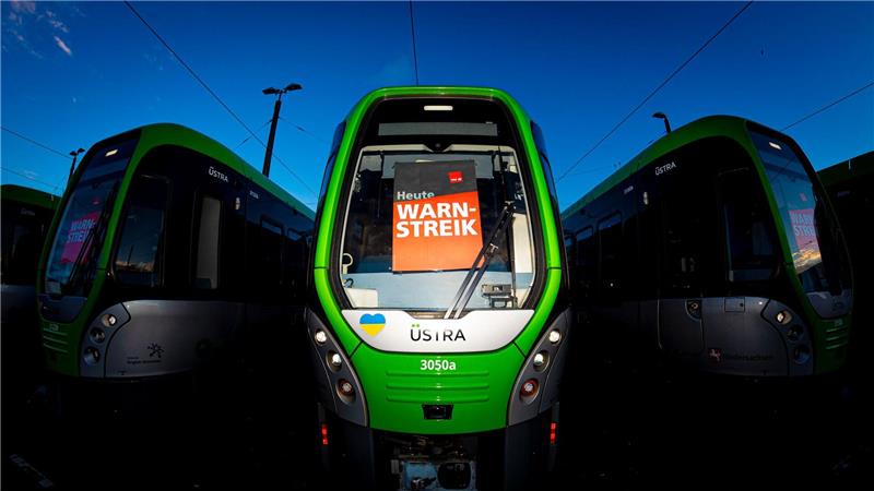 Viele Stadtbahnen werden wegen des Warnstreiks in Niedersachsen voraussichtlich nicht fahren. (Archivbild)