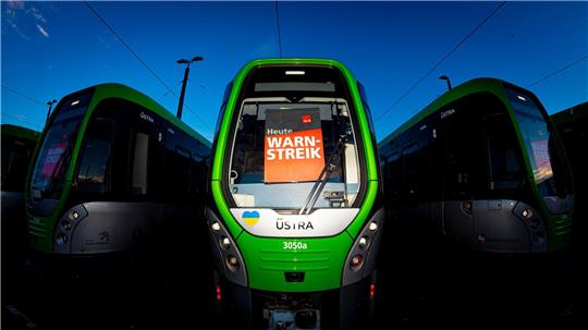 Viele Stadtbahnen werden wegen des Warnstreiks in Niedersachsen voraussichtlich nicht fahren. (Archivbild)