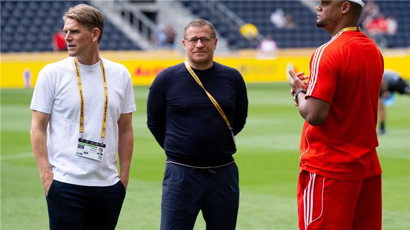 Viele Transferfragen müssen Trainer Vincent Kompany (r), Sportvorstand Max Eberl (M) und Sportdirektor Christoph Freund auch in den USA beantworten. 