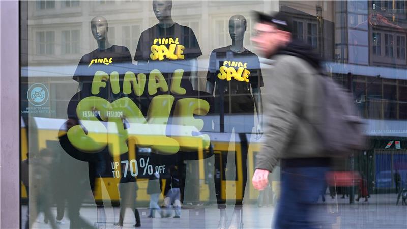 Viele Verbraucher halten sich in unsicheren Zeiten mit Anschaffungen zurück. Im ersten Quartal war der private Konsum aber noch Wachstumstreiber. (Symbolbild)