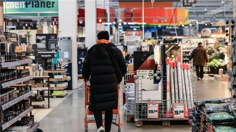 Viele Verbraucher kaufen Baumarktprodukte nicht mehr im Baumarkt, sondern in anderen Geschäften.