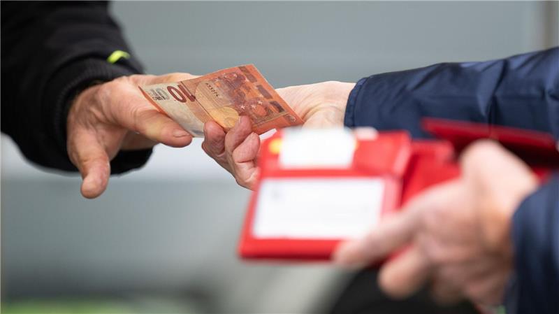 Energie günstiger: Inflation sinkt unter zwei Prozent Viele Verbraucher spüren in ihrem Geldbeutel die gestiegenen Lebenshaltungskosten.