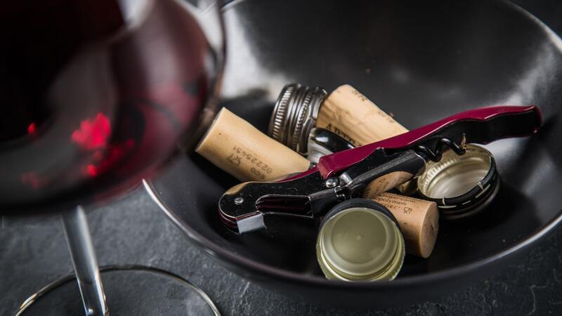 Hätten Sie’s gewusst? – 13 Fakten über Wein zum Mitreden Viele Weinfreunde sind in den letzten Jahren zu Fans des Schraubverschlusses geworden.