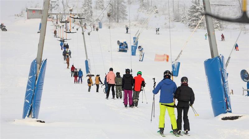 Zahlreiche Wintersportler am Wochenende im Harz unterwegs Viele Wintersportler nutzten das Angebot und sorgten für gefüllte Pisten.