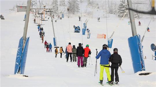 Viele Wintersportler nutzten das Angebot und sorgten für gefüllte Pisten.