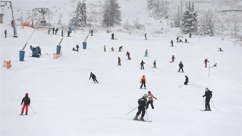 Viele Wintersportler sind am Samstag zum Skilaufen und Rodeln im Harz unterwegs gewesen. (Archivbild)