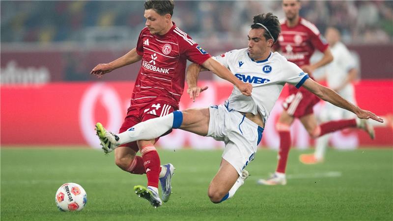 Viele Zweikämpfe lieferten sich Düsseldorf und Karlsruhe.