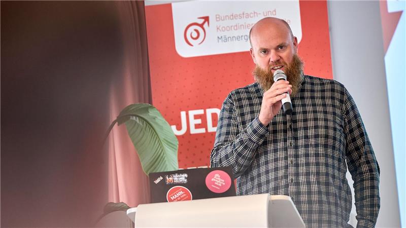 Platzmangel in Männerschutzhäusern – Bedarf steigt deutlich Viele betroffene Männer verharmlosen ihre Gewalterfahrung, sagt Tobias Schiefer.