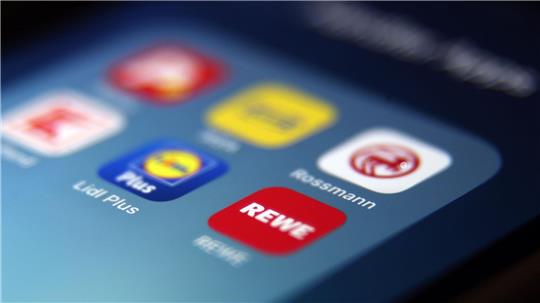 Viele große Handelsunternehmen in Deutschland setzen inzwischen auf Bonusprogramme in deren Apps. Die Vorteile können Kunden jedoch nur nutzen, wenn sie sich registrieren.