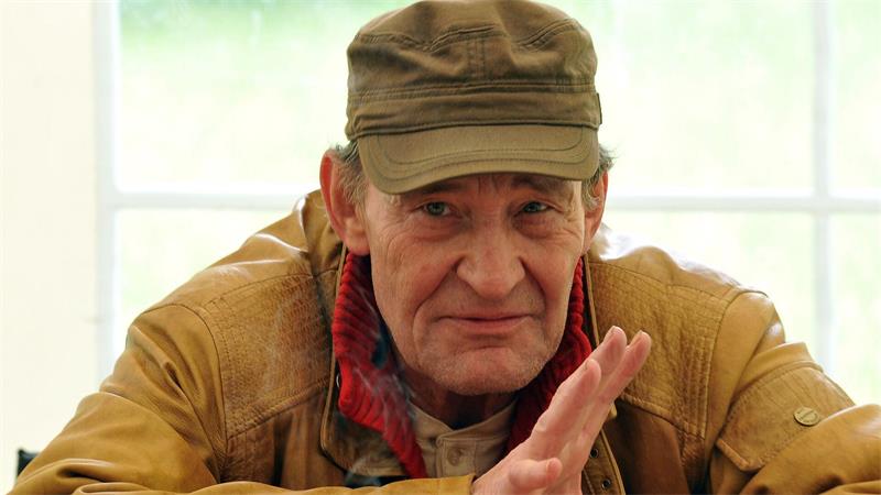 Viele kennen das Gesicht“, sagte Mendl der dpa 2019, „aber sie kennen den Namen meistens nicht“