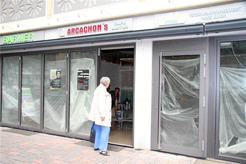 Viele neugierige Blicke landen auf der Baustelle am Jakobikirchhof.