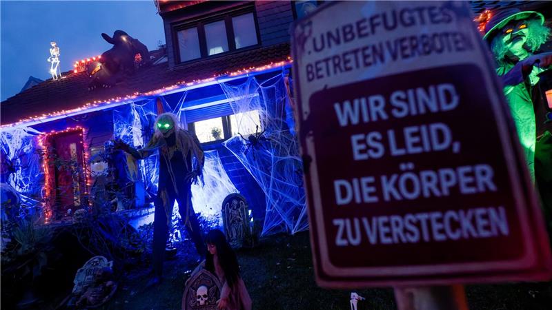Halloween-Bilanz: Feuerwerk und nagelgespickte Schokolade Vielerorts gab es Partys.