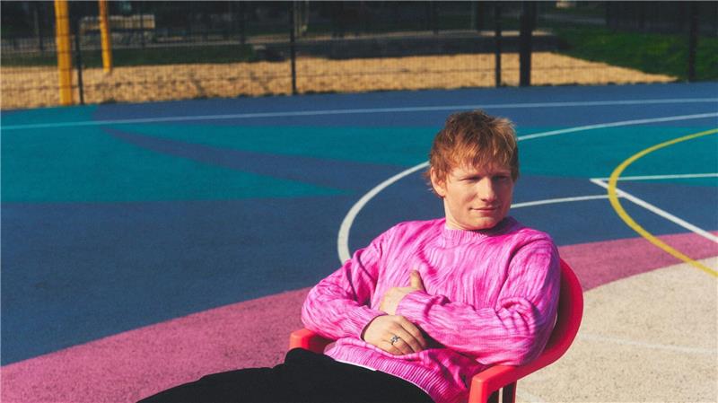 Ed Sheeran will die Vergangenheit hinter sich lassen Vieles auf „Play“ wirkt äußerst vertraut, vielleicht etwas zu vertraut.