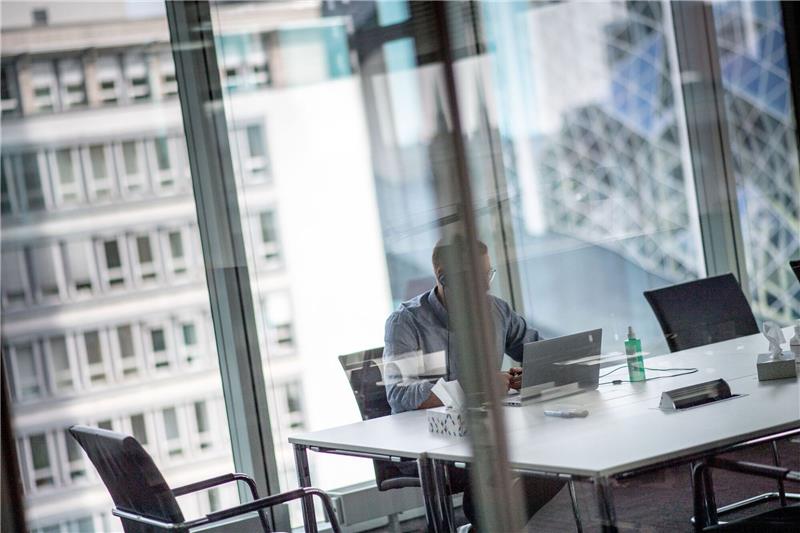 Ifo: Personalchefs sehen Künstliche Intelligenz skeptisch Vieles noch unklar: Personalchefs in Deutschland haben Bedenken bei der Nutzung von künstlicher Intelligenz am Arbeitsplatz.
